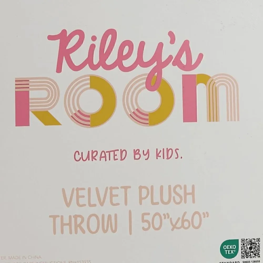 NWT Riley's Room Ice Cream Throw: Sweet Coziness NWT